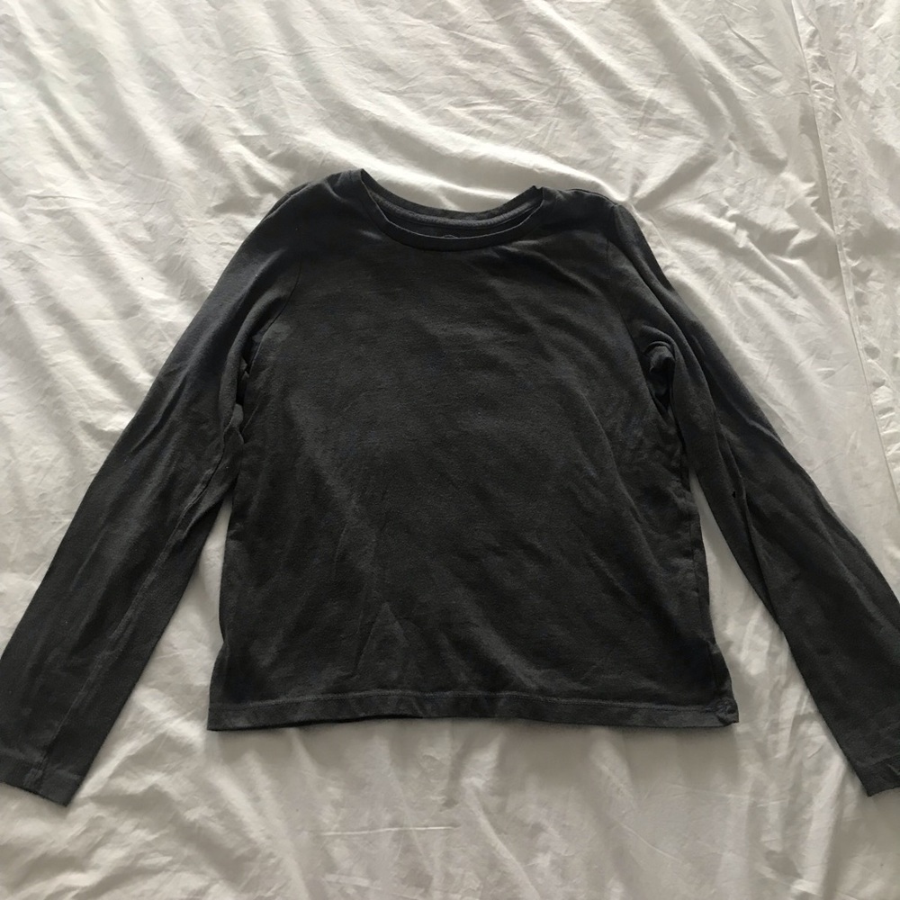 Gray long sleeve T-shirt